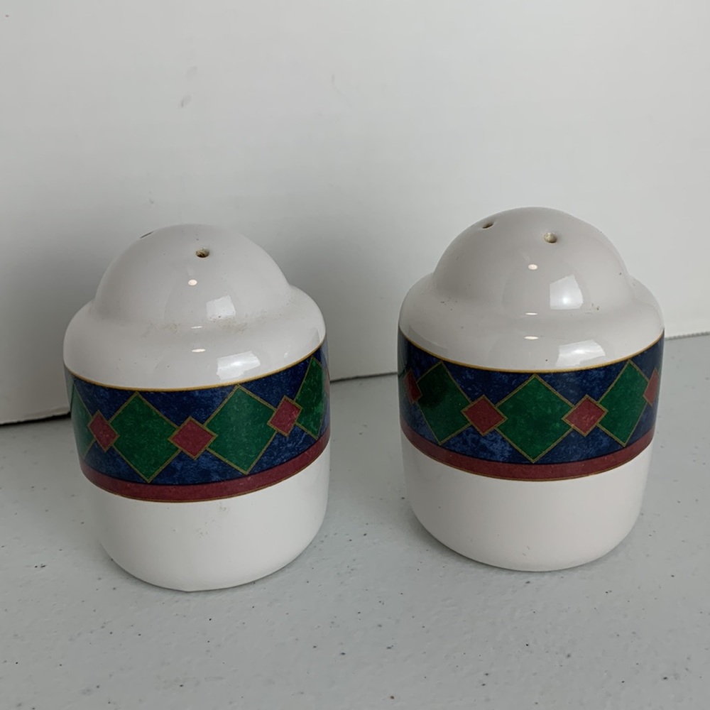 PFALTZGRAFF Amalfi Classic Salt and Pepper shakers.